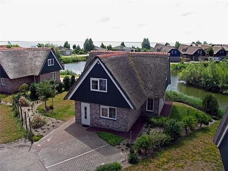 Vooraanzicht van BeachVilla Makkum