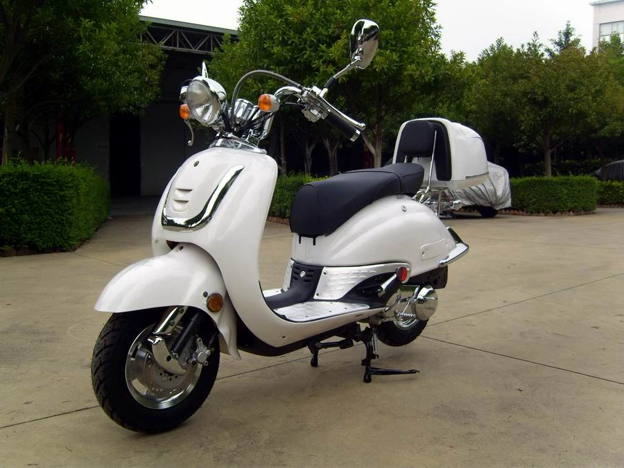 Witte retroscooter