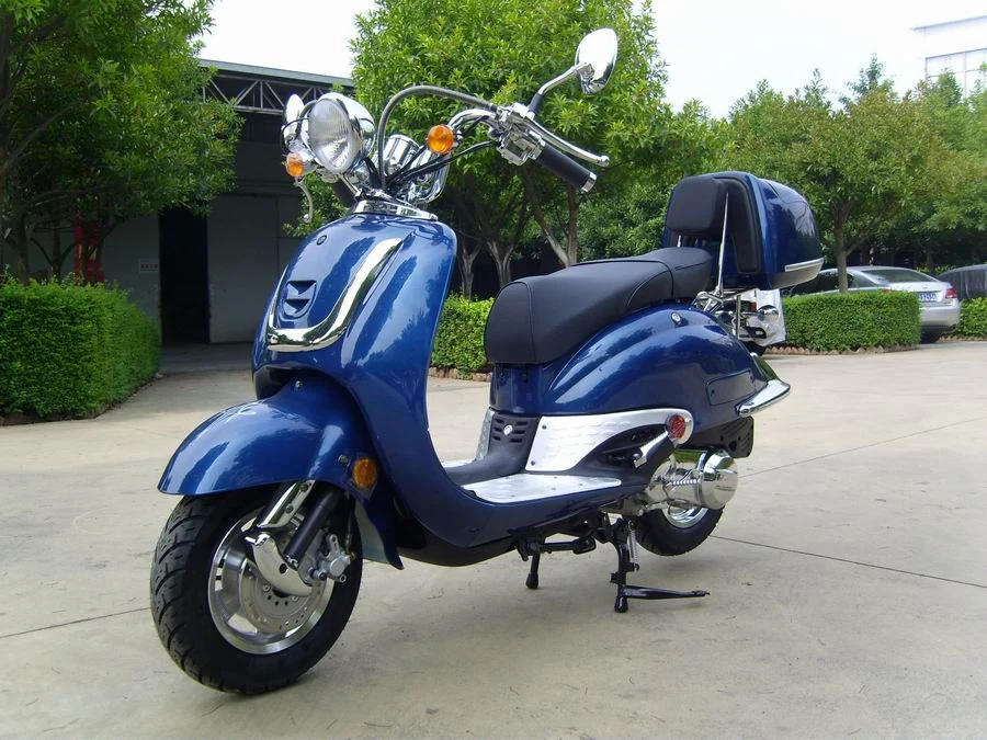 Blauwe retroscooter