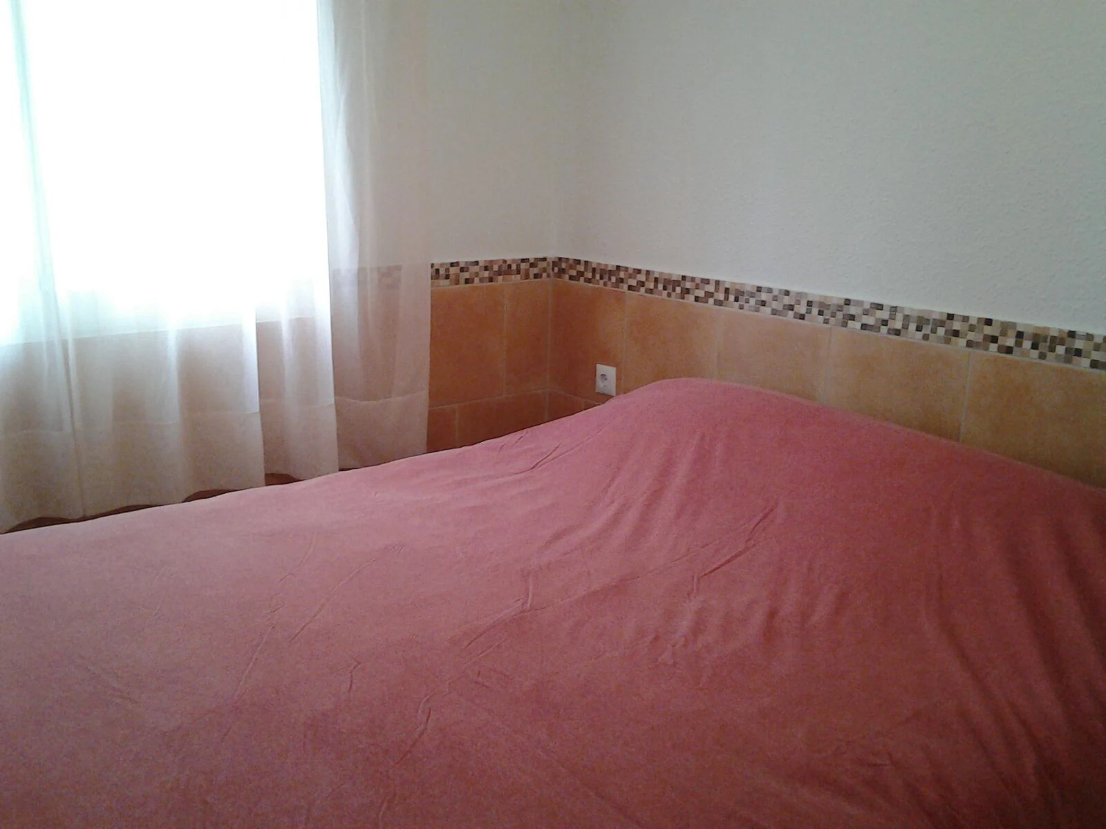 Slaapkamer met tweepersoonsbed in het appartement